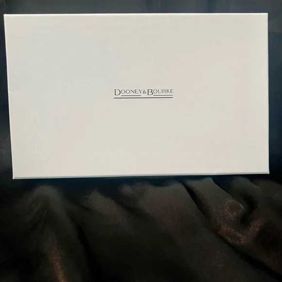 DOONEY &  BOURKE  Zip Around Leather Wallet-  New in box - Picture 6 of 6